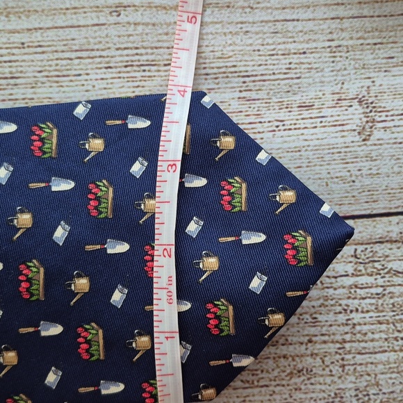 NWT Brooks Brothers Navy Background Gardening Theme Silk Tie - Picture 3 of 6